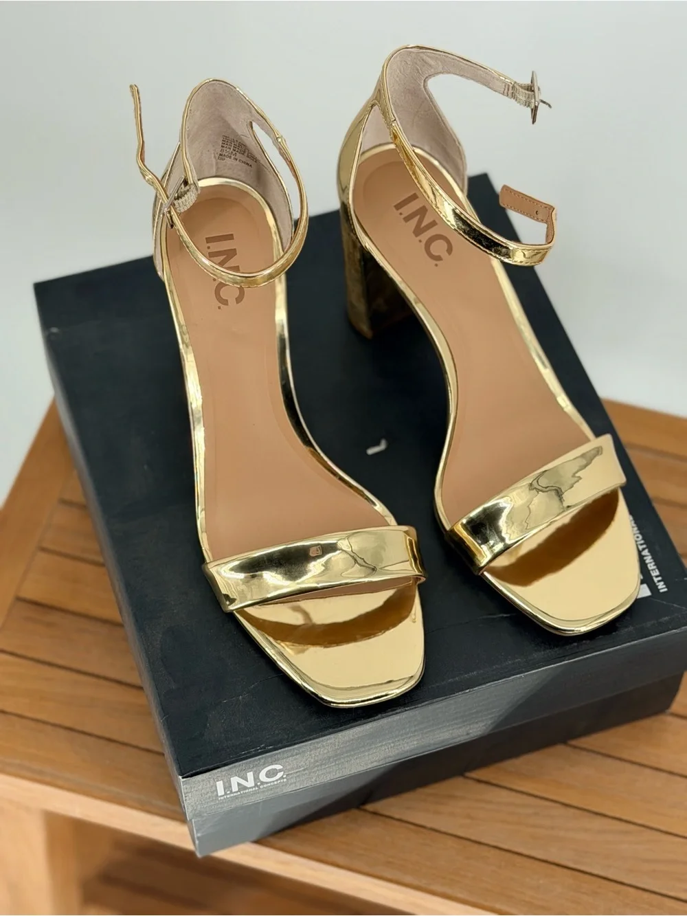 New INC International Concepts Gold Metallic Block Heel Sandals SIZE 8.5M